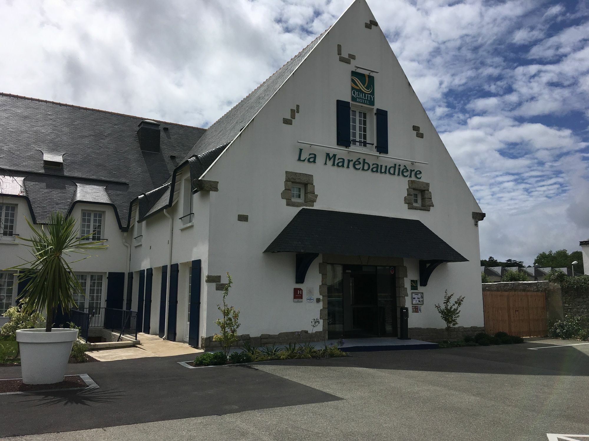 Quality Hotel La Marebaudiere Vannes Centre Exterior foto